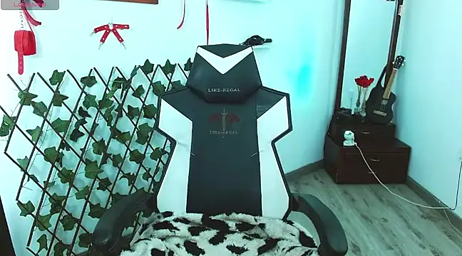 imcleo xoxo online show from 02.25.25