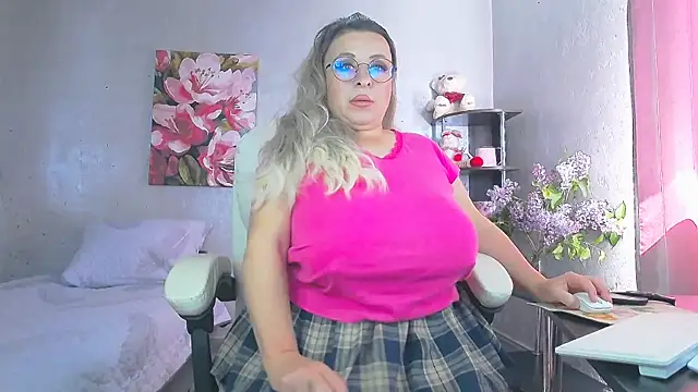 Snapshot of TwoFires chatting on 05.03.26 TwoFires online show from 05.03.26