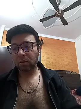 innocentboy1987 online show from 02.13.25