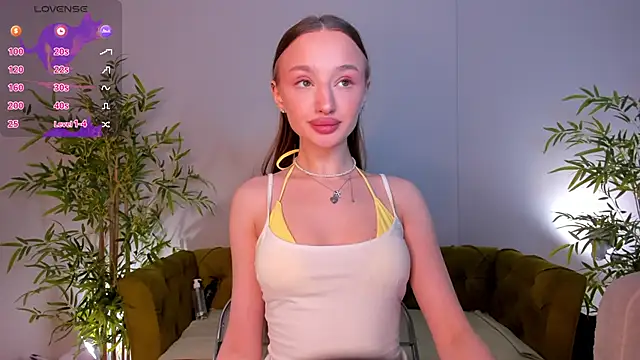 Snapshot of miiss__lulu chatting on 05.19.26 miiss lulu online show from 05.19.26