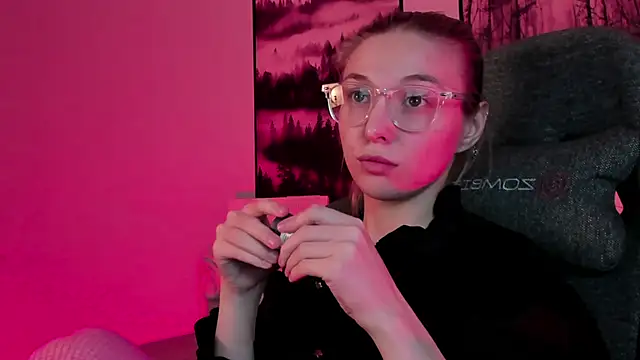 Snapshot of PhilippaAdamas chatting on 03.07.25 PhilippaAdamas online show from 03.07.25