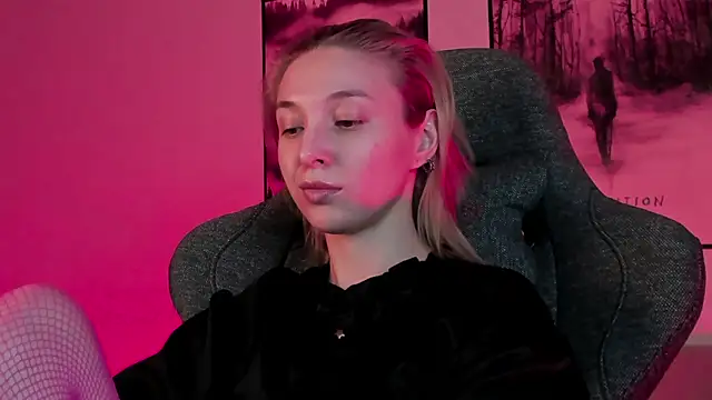 Snapshot of PhilippaAdamas chatting on 03.07.25 PhilippaAdamas online show from 03.07.25