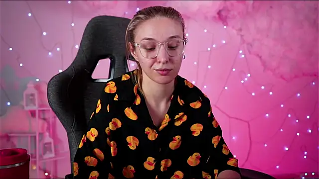 Snapshot of PhilippaAdamas chatting on 03.08.25 PhilippaAdamas online show from 03.08.25