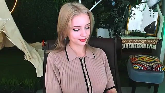 LeonaStane online show from 12.03.25