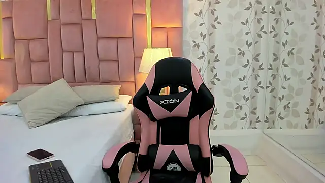 ArianaFranco online show from 11.25.25