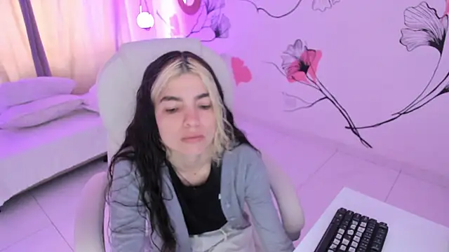 Isabela Fiorelli online show from 09.15.25