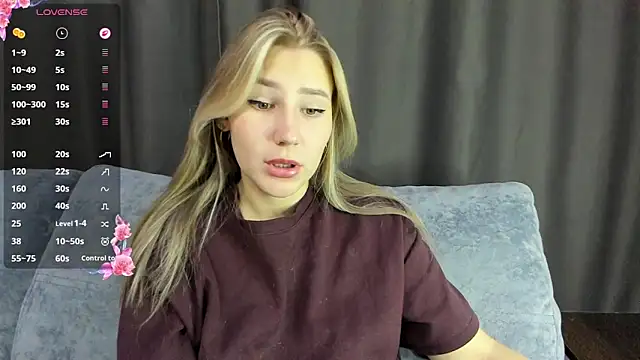 Snapshot of And1sa chatting on 11.25.25 And1sa online show from 11.25.25