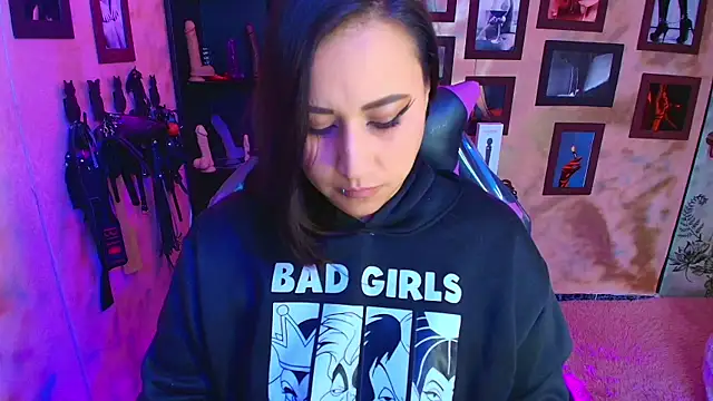 Snapshot of cherryy_bombshelll chatting on 10.28.25 cherryy bombshelll online show from 10.28.25