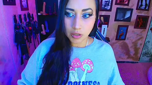 Snapshot of cherryy_bombshelll chatting on 11.02.25 cherryy bombshelll online show from 11.02.25