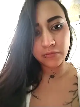 Snapshot of cherryy_bombshelll chatting on 12.14.25 cherryy bombshelll online show from 12.14.25