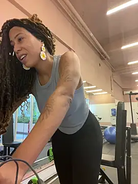 Snapshot of dianagolley420 chatting on 02.13.25 dianagolley420 online show from 02.13.25