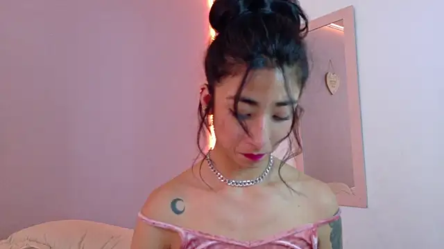 Snapshot of oishii_ambar chatting on 02.18.25 oishii ambar online show from 02.18.25