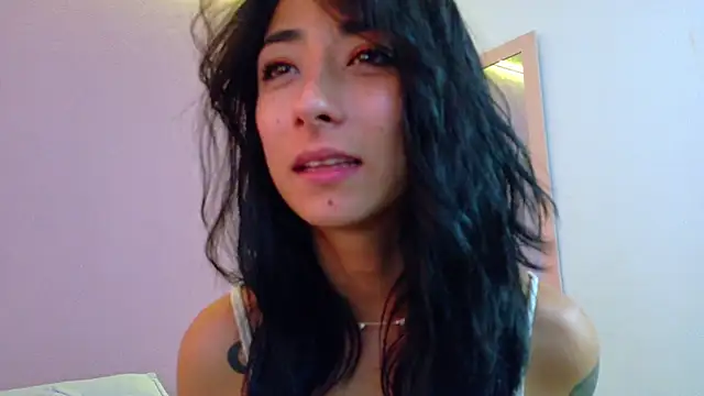 Snapshot of oishii_ambar chatting on 03.03.25 oishii ambar online show from 03.03.25