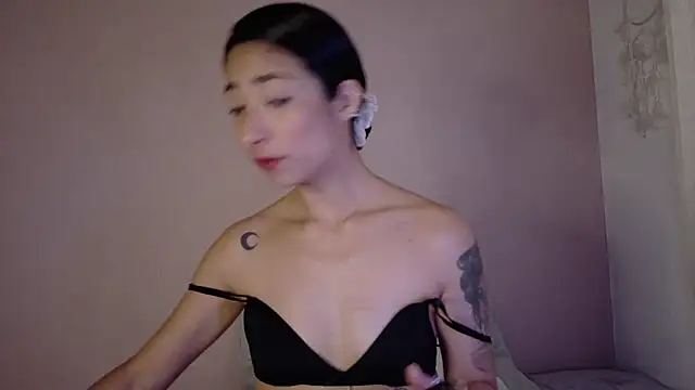 Snapshot of oishii_ambar chatting on 09.24.25 oishii ambar online show from 09.24.25