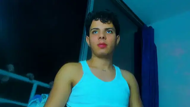 Snapshot of Alessandro_1610 chatting on 10.31.25 Alessandro 1610 online show from 10.31.25