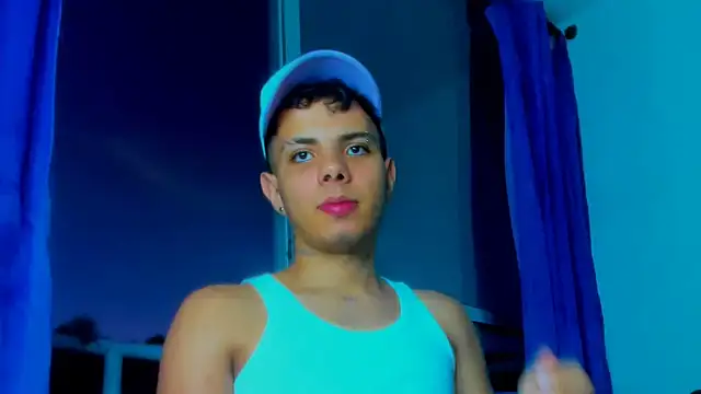 Snapshot of Alessandro_1610 chatting on 11.22.25 Alessandro 1610 online show from 11.22.25