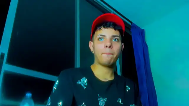 Snapshot of Alessandro_1610 chatting on 12.05.25 Alessandro 1610 online show from 12.05.25