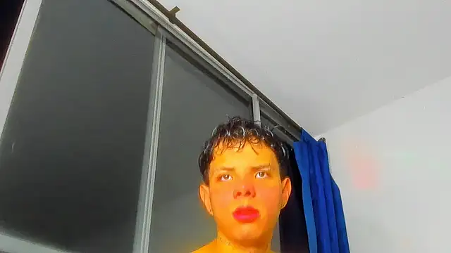 Snapshot of Alessandro_1610 chatting on 12.15.25 Alessandro 1610 online show from 12.15.25