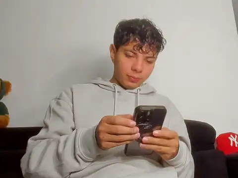 Snapshot of Alessandro_1610 chatting on 02.27.26 Alessandro 1610 online show from 02.27.26