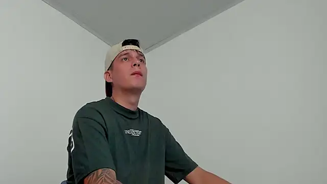 hugosan12 online show from 02.15.25