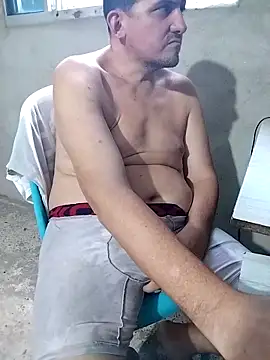 Snapshot of PECHO100 chatting on 10.24.25 PECHO100 online show from 10.24.25