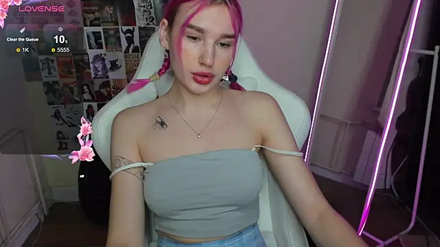 EvelinaLuu online show from 12.04.25