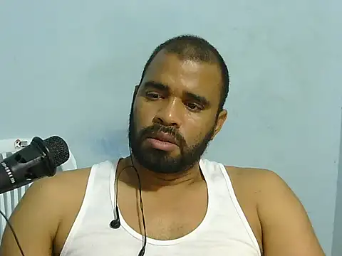 Snapshot of YOX22 chatting on 06.13.26 YOX22 online show from 06.13.26