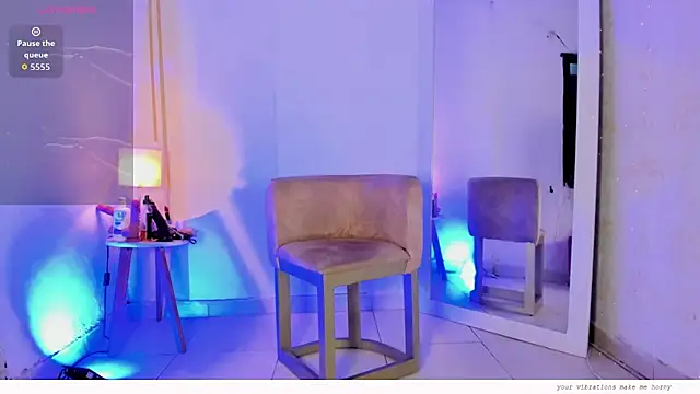 Snapshot of Emylyjonhs chatting on 02.03.26 Emylyjonhs online show from 02.03.26