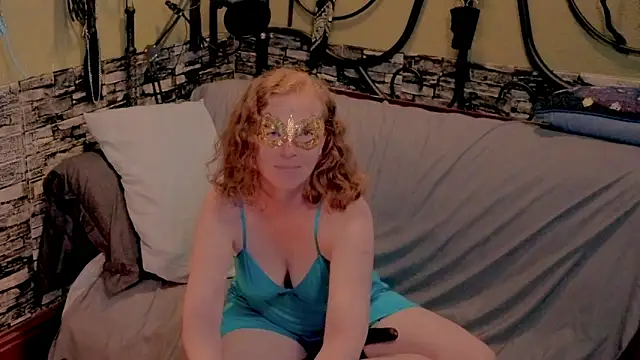 Snapshot of Scarlett_Switch chatting on 10.01.25 Scarlett Switch online show from 10.01.25