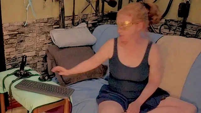 Snapshot of Scarlett_Switch chatting on 11.13.25 Scarlett Switch online show from 11.13.25