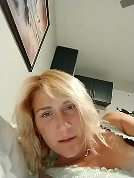 Skippydippy99 online show from 10.26.25