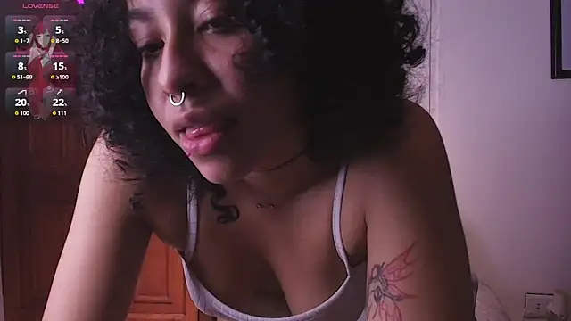 Snapshot of Dhalila_ chatting on 04.12.26 Dhalila online show from 04.12.26