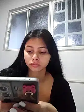 Snapshot of CHLOE_ISABELL chatting on 09.18.25 CHLOE ISABELL online show from 09.18.25