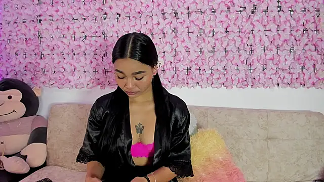 Snapshot of Lynda_Bonnie chatting on 10.23.25 Lynda Bonnie online show from 10.23.25