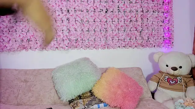 Snapshot of Lynda_Bonnie chatting on 11.03.25 Lynda Bonnie online show from 11.03.25