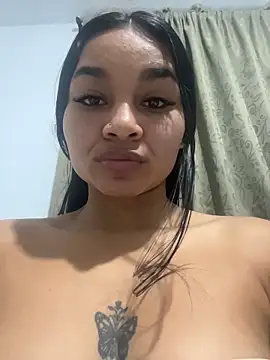 Snapshot of Lynda_Bonnie chatting on 12.14.25 Lynda Bonnie online show from 12.14.25