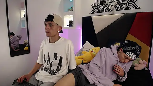 Snapshot of MaikyCooper chatting on 02.28.25 MaikyCooper online show from 02.28.25