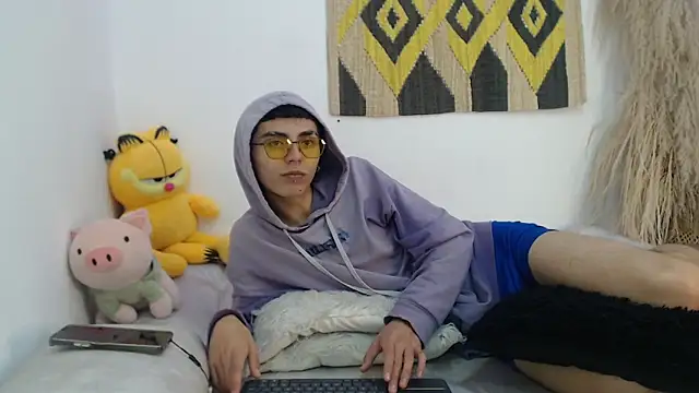 Snapshot of MaikyCooper chatting on 03.04.25 MaikyCooper online show from 03.04.25