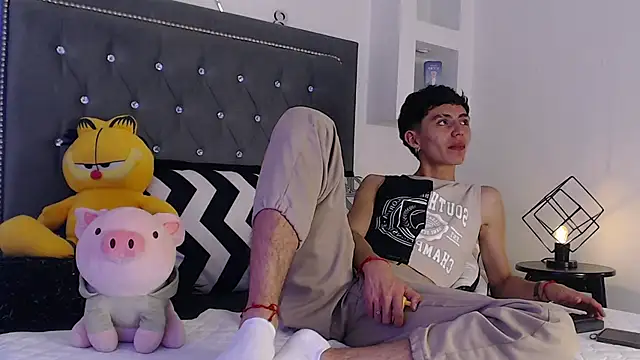 Snapshot of MaikyCooper chatting on 03.17.25 MaikyCooper online show from 03.17.25