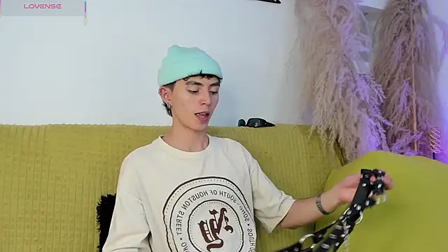 Snapshot of MaikyCooper chatting on 10.01.25 MaikyCooper online show from 10.01.25