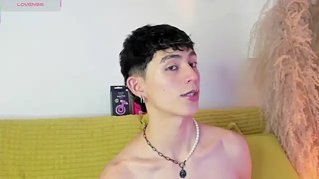 Snapshot of MaikyCooper chatting on 10.02.25 MaikyCooper online show from 10.02.25