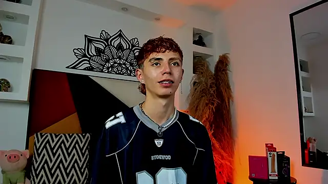 Snapshot of MaikyCooper chatting on 11.25.25 MaikyCooper online show from 11.25.25