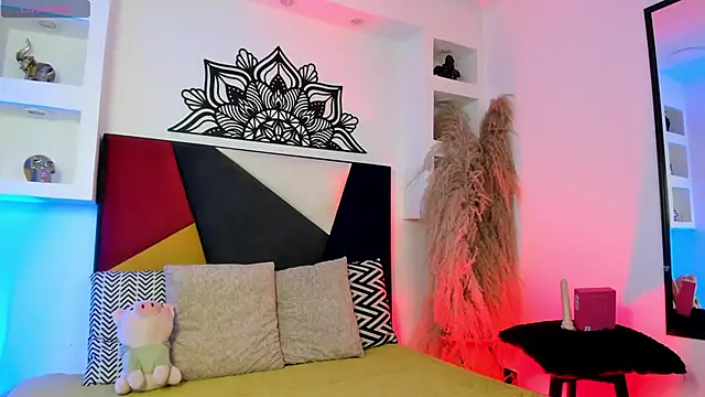 Snapshot of MaikyCooper chatting on 11.26.25 MaikyCooper online show from 11.26.25