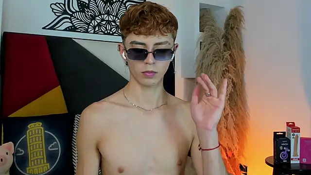 Snapshot of MaikyCooper chatting on 12.02.25 MaikyCooper online show from 12.02.25