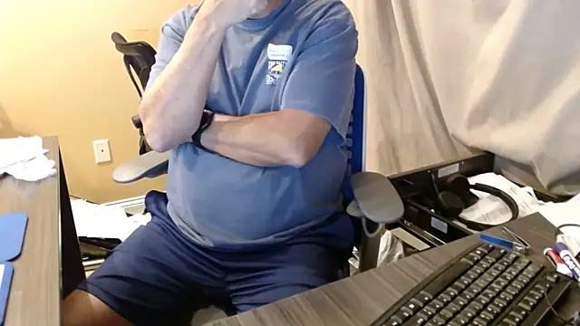 Snapshot of olderandwiser2 chatting on 09.09.25 olderandwiser2 online show from 09.09.25