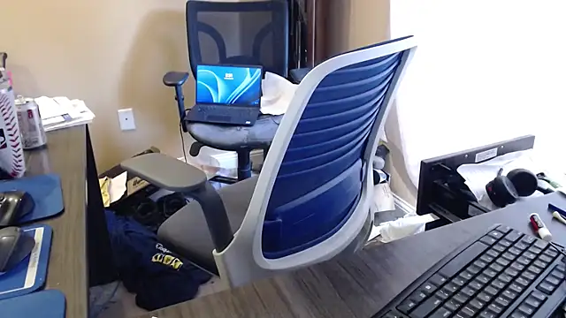 Snapshot of olderandwiser2 chatting on 09.18.25 olderandwiser2 online show from 09.18.25