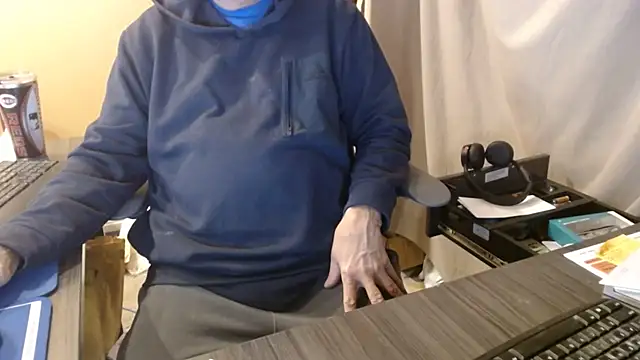 Snapshot of olderandwiser2 chatting on 11.23.25 olderandwiser2 online show from 11.23.25