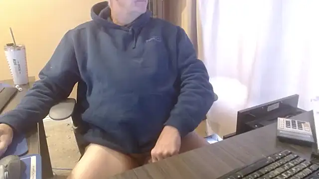 Snapshot of olderandwiser2 chatting on 12.18.25 olderandwiser2 online show from 12.18.25