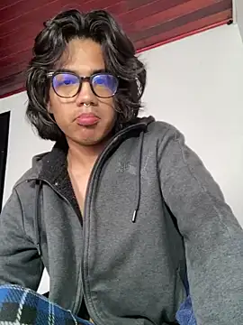 Snapshot of shadowsofgarden chatting on 02.19.25 shadowsofgarden online show from 02.19.25