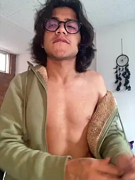 Snapshot of shadowsofgarden chatting on 03.04.25 shadowsofgarden online show from 03.04.25